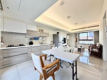 專任🔥烏日高鐵特區 三面採光｜大三房平車