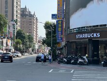 自由黃昏市場|自由星巴克旁~曾子路透天店面