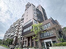 基隆新豐商圈｜早安國揚｜輕屋齡高樓3房車位｜面山景