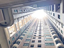 巨城核心｜露台戶｜本社區稀有平車｜雙學區