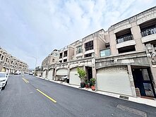 沙鹿向上新光田醫院14年臨路前院車庫透天，採光超棒