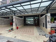 仁武八卦寮休閒公園近夜市輕屋齡漂亮車墅