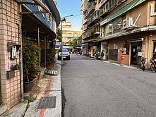 北醫莊敬路郵局旁三角窗店面