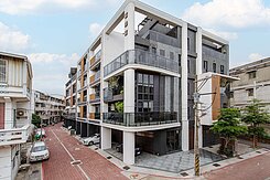 鳳頂桂林精品級裝潢電梯５車墅l地標三角窗雙大面寬