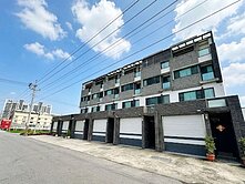 √小茵首選㊣質感臨路輕屋齡傳統前院停車別墅