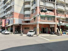 小港｜臨路三角窗金店面+雙平面車位(甜甜價!)