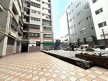 傑 五甲家樂福商圈稀有釋出4房+平車