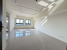 台鐵鳳山站百達鳳邸全新景觀優質兩房+平面車位		