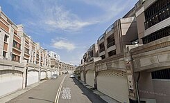 低於行情!新光田臨路透天別墅-前院車庫