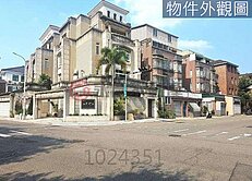 查查🌸東山高中景賢公園旁｜獨棟電梯七房美別墅