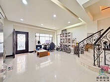 💫十期輕屋齡大面寬雙車別墅/近葳格中學軍福公園