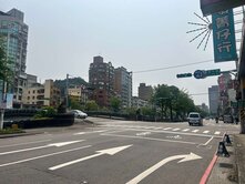 市區正路邊金雞母透店