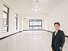 鳳鳴電梯透天住商兩用稀有釋出~永慶裕盛