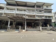 洲際棒球場、漢神百貨旁透天
