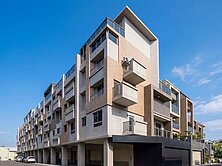 長億國小旁臨路七米面寬｜大地坪角間三車店墅