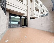 岡山灣裡★大空間美車墅★一樓客餐廳傳統格局☆臨路