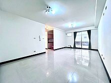 信實恬🍭黎明商圈超值❗️大室內近30坪送露台