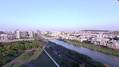 楠梓高大河岸首排｜無敵綠景視野｜百萬裝潢大三房平車