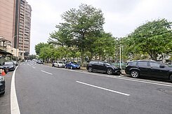 梅川前院別墅店住｜臨10米路│綠園道第一排永久棟距