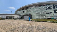 縣立游泳池前鄰路大面寬方正漂亮土地