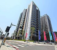 近高鐵明德國小旁｜清景麟幸福城｜邊間三房充電平車