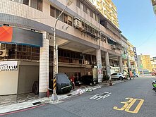 希-衛武營★海洋商圈5米面寬有騎樓‧黃金華廈店住