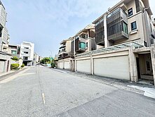 降價!11期漢神百貨｜雙併大面寬別墅｜邊間車庫雙車