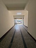 五甲家樂福漂亮黃金店面騎樓透天
