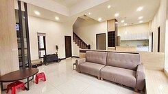 九曲堂車站 I 8年輕屋齡 I 三車豪墅