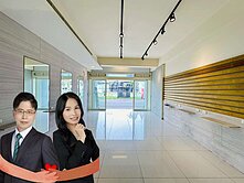 房仲夫妻推薦👉正友愛路五樓電梯大店面+住家