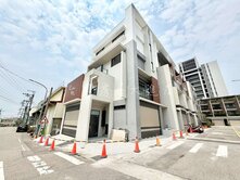 全新角間電梯店面別墅｜33坪土地｜可停多部車！