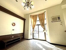 近好市多大面寬挑高車墅