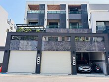 獨家專賣🏠員林橋愛特區臨路車庫別墅｜間間套房