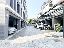 「采靚龍山國小」全新四房前院停車別墅