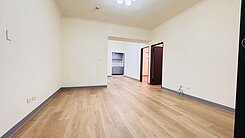 傑 五甲商圈全屋翻新大三房+平車 陽台進出
