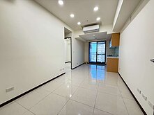 再降百‼️蛋黃區2房車🏡群祥泰🔥家樂福＋輕軌旁