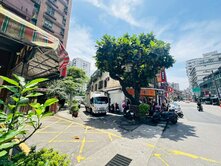 忠孝東路三角窗發財金店面