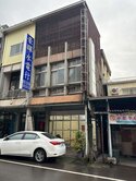 邊間透天店面門口方便停車鄉公所旁