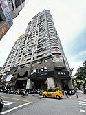 正文心路上挑高店面使用三樓層