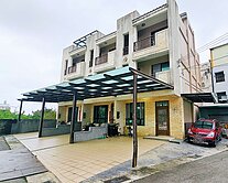 好仲介蘇菲亞~照南邊間3車位孝親房大地坪美墅