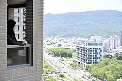 高雄美術館特區/採光高層全屋裝潢/B1雙平車