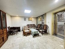 國民市場旁大面寬公寓一樓