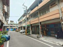 A★岡山近雙鐵車站|竹圍商圈|低總價騎樓式透天