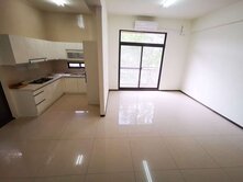 屋主急售-楠梓臨路大面寬輕屋齡可停4車霸氣透天店住