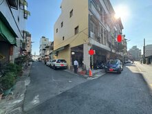 近草衙商圈、草衙道、捷運 大地坪面寬▲透店