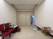 南屯運動中心旁四房臨路透天屋況佳可直接入住