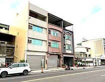 ★SKM草衙道捷運臨大路有整理透天店住★