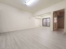 超大陽台_南屯三房+機上休旅車_廚房/地板全新