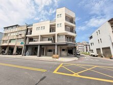 馬賽近蘇澳交流道全新三角窗金店面