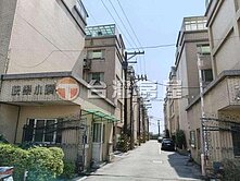 過嶺快樂小鎮花園別墅.近66快速道路.獨家代理